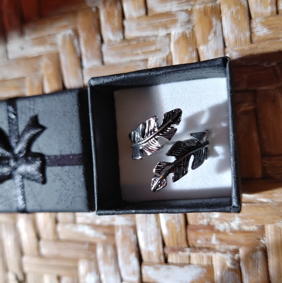 Adjustable Silver Feather Wrap Ring - Picture 2 of 3